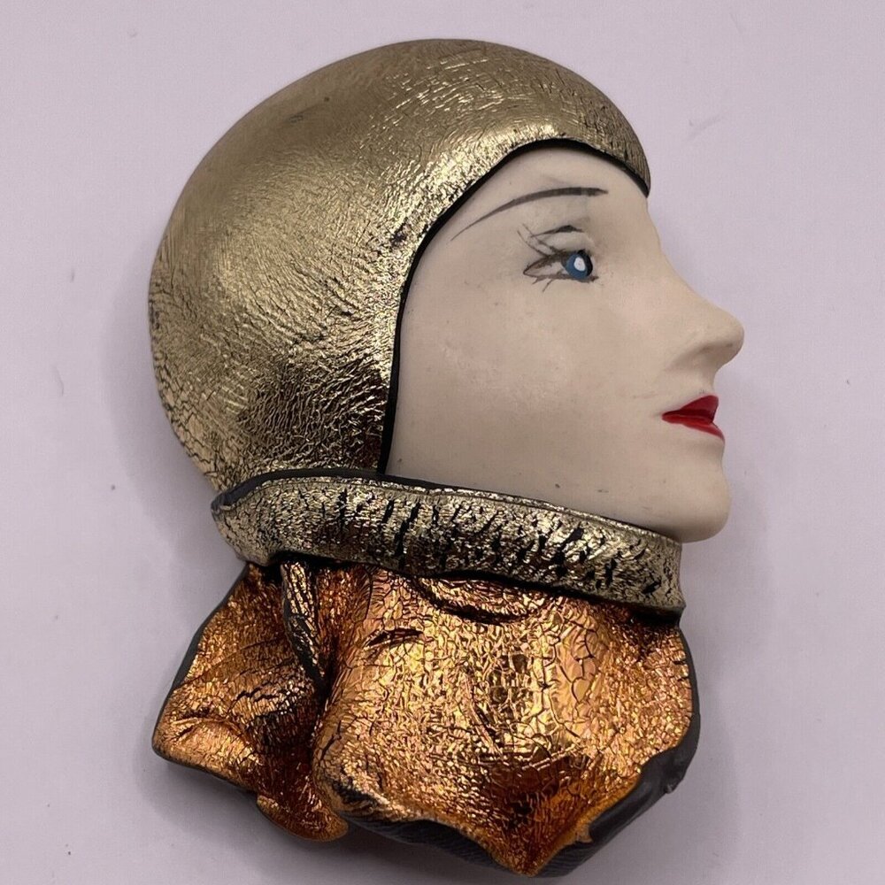 Vintage Art Deco‎ Woman Hand Painted Gold Color Hat And Collar Brooch Pin EL5